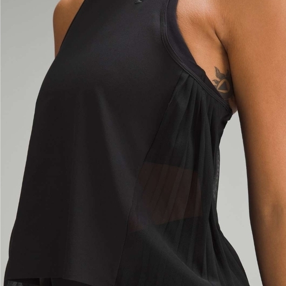 NWOT Lululemon Black Tank Top w/Pleated Sheer Mesh Side Panels - Size 8 - Picture 2 of 5